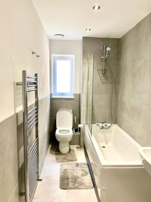 Lovely New 2 Bedroom Condo With Stunning Seaviews Penmaen-mawr Kültér fotó