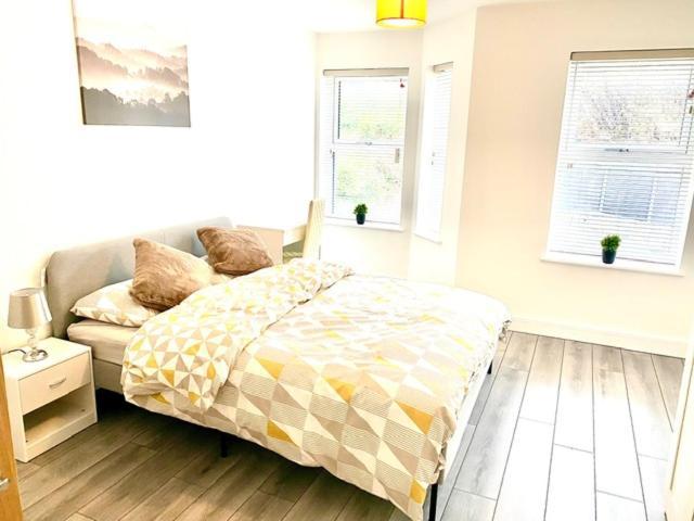 Lovely New 2 Bedroom Condo With Stunning Seaviews Penmaen-mawr Kültér fotó