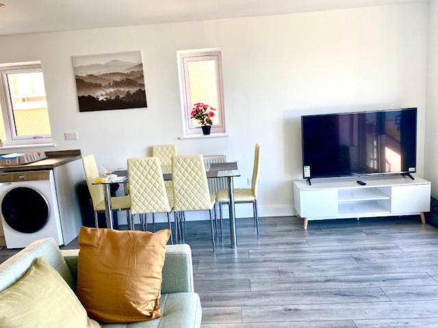 Lovely New 2 Bedroom Condo With Stunning Seaviews Penmaen-mawr Kültér fotó