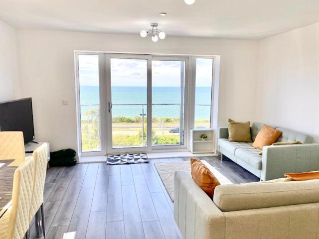 Lovely New 2 Bedroom Condo With Stunning Seaviews Penmaen-mawr Kültér fotó