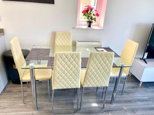 Lovely New 2 Bedroom Condo With Stunning Seaviews Penmaen-mawr Kültér fotó