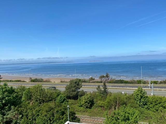 Lovely New 2 Bedroom Condo With Stunning Seaviews Penmaen-mawr Kültér fotó