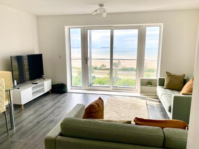 Lovely New 2 Bedroom Condo With Stunning Seaviews Penmaen-mawr Kültér fotó