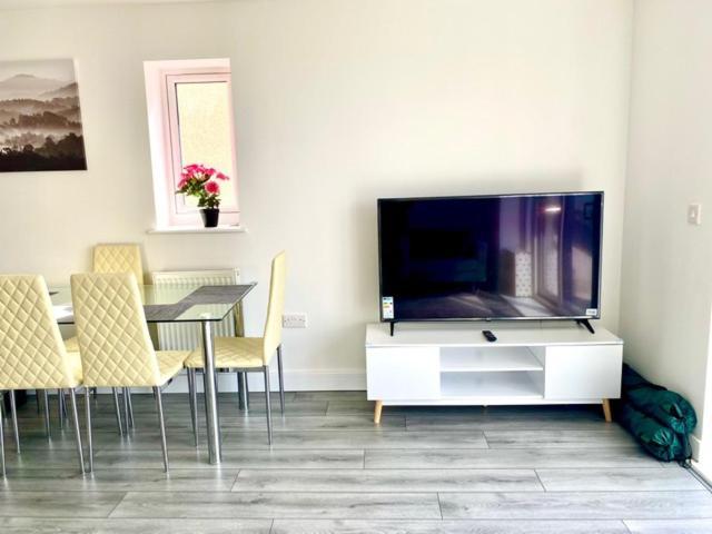 Lovely New 2 Bedroom Condo With Stunning Seaviews Penmaen-mawr Kültér fotó