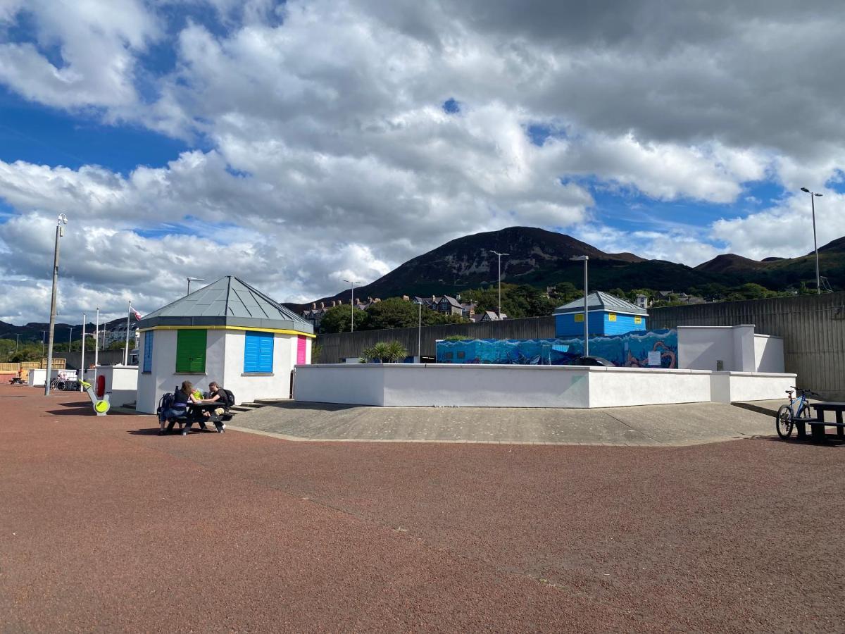 Lovely New 2 Bedroom Condo With Stunning Seaviews Penmaen-mawr Kültér fotó