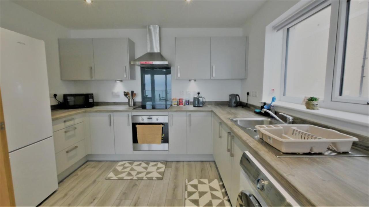 Lovely New 2 Bedroom Condo With Stunning Seaviews Penmaen-mawr Kültér fotó