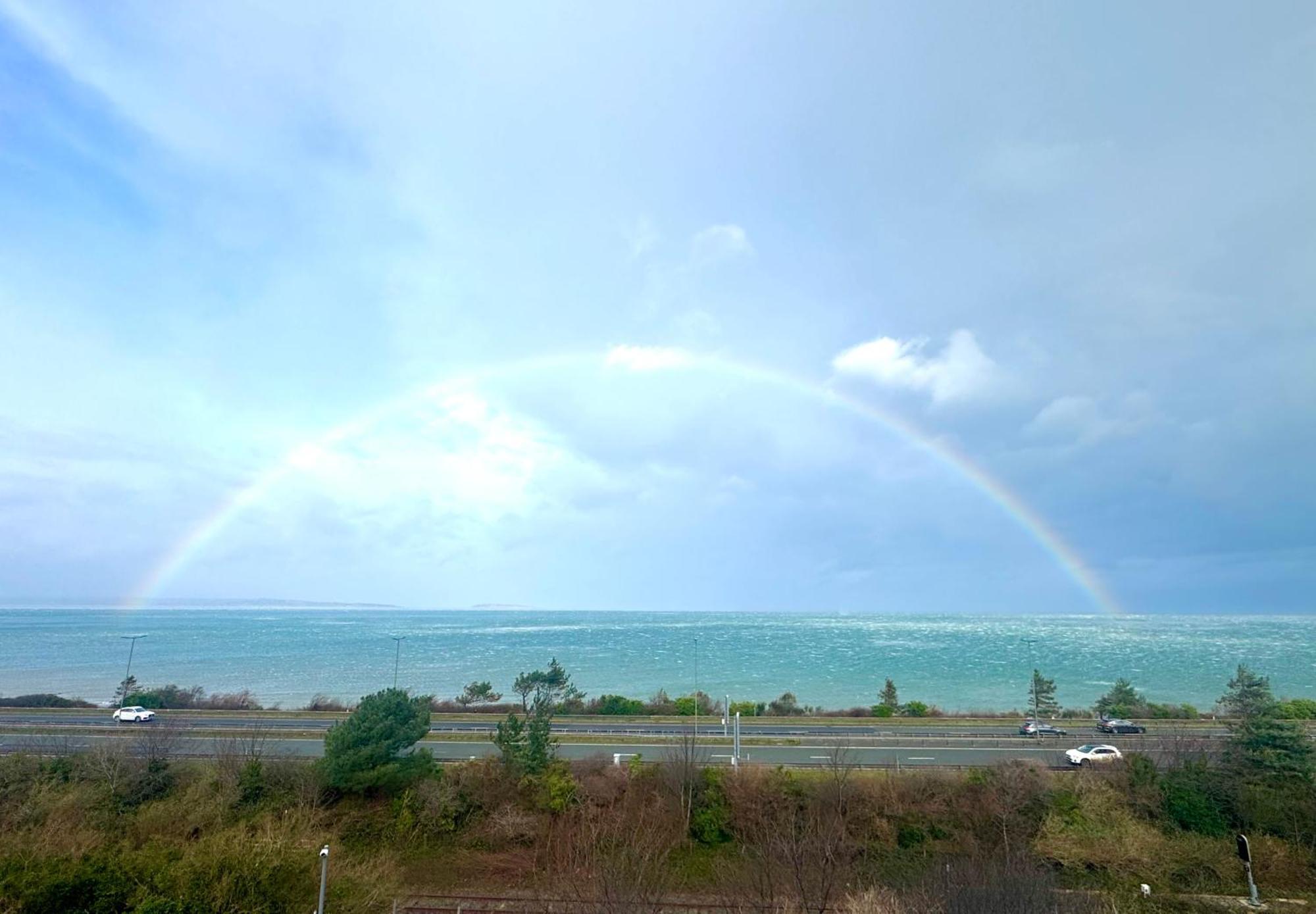 Lovely New 2 Bedroom Condo With Stunning Seaviews Penmaen-mawr Kültér fotó