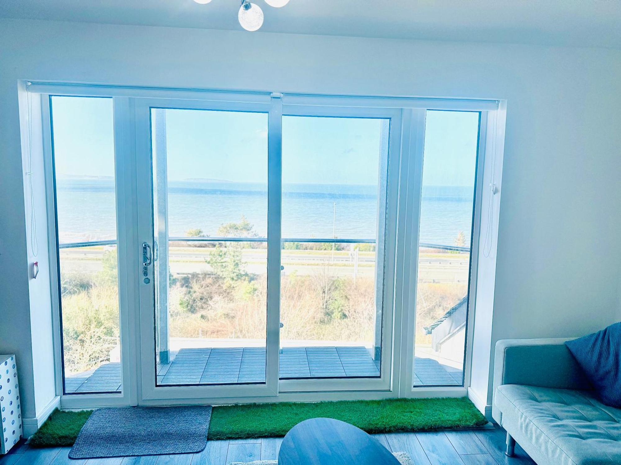 Lovely New 2 Bedroom Condo With Stunning Seaviews Penmaen-mawr Kültér fotó