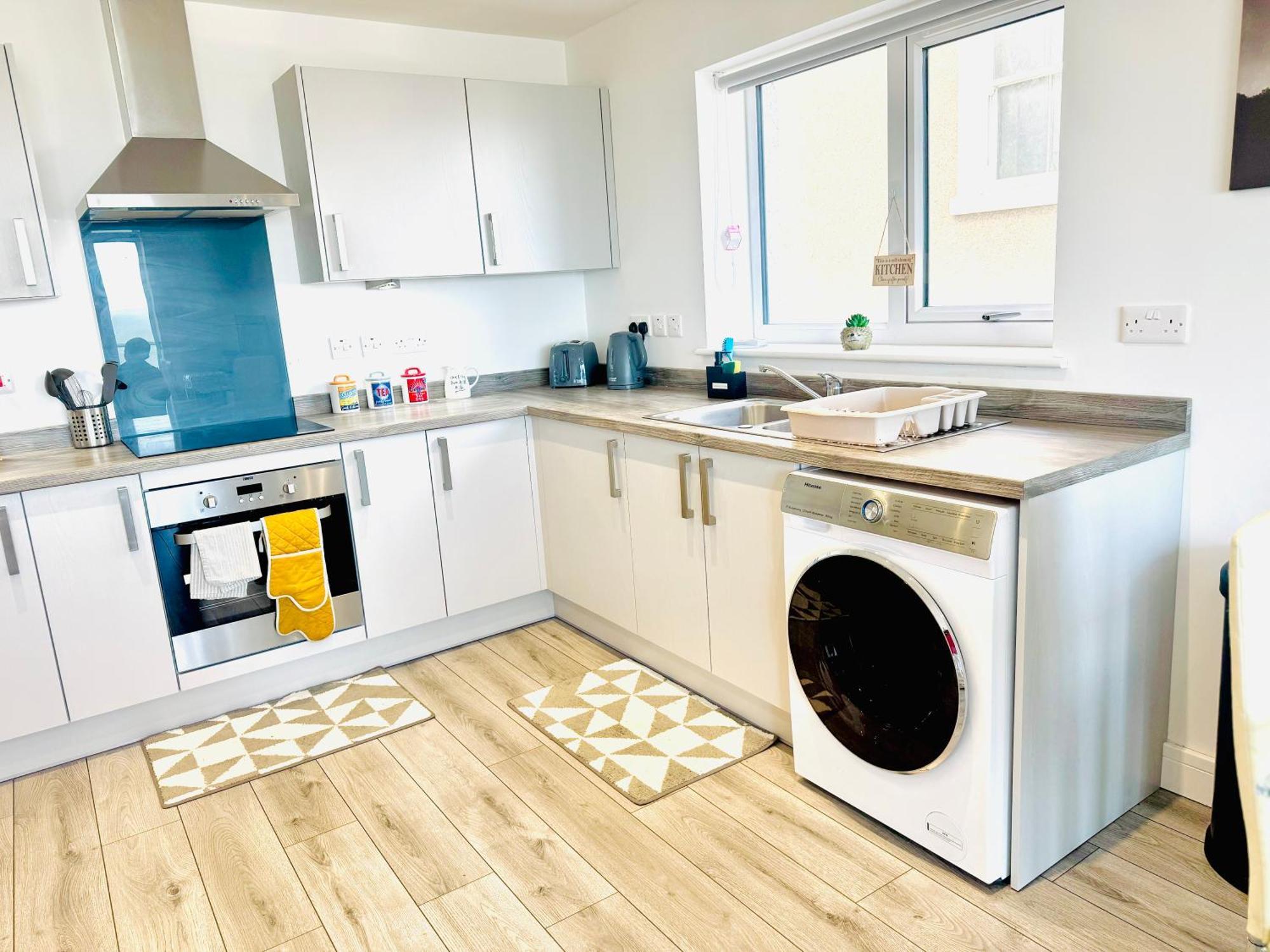 Lovely New 2 Bedroom Condo With Stunning Seaviews Penmaen-mawr Kültér fotó