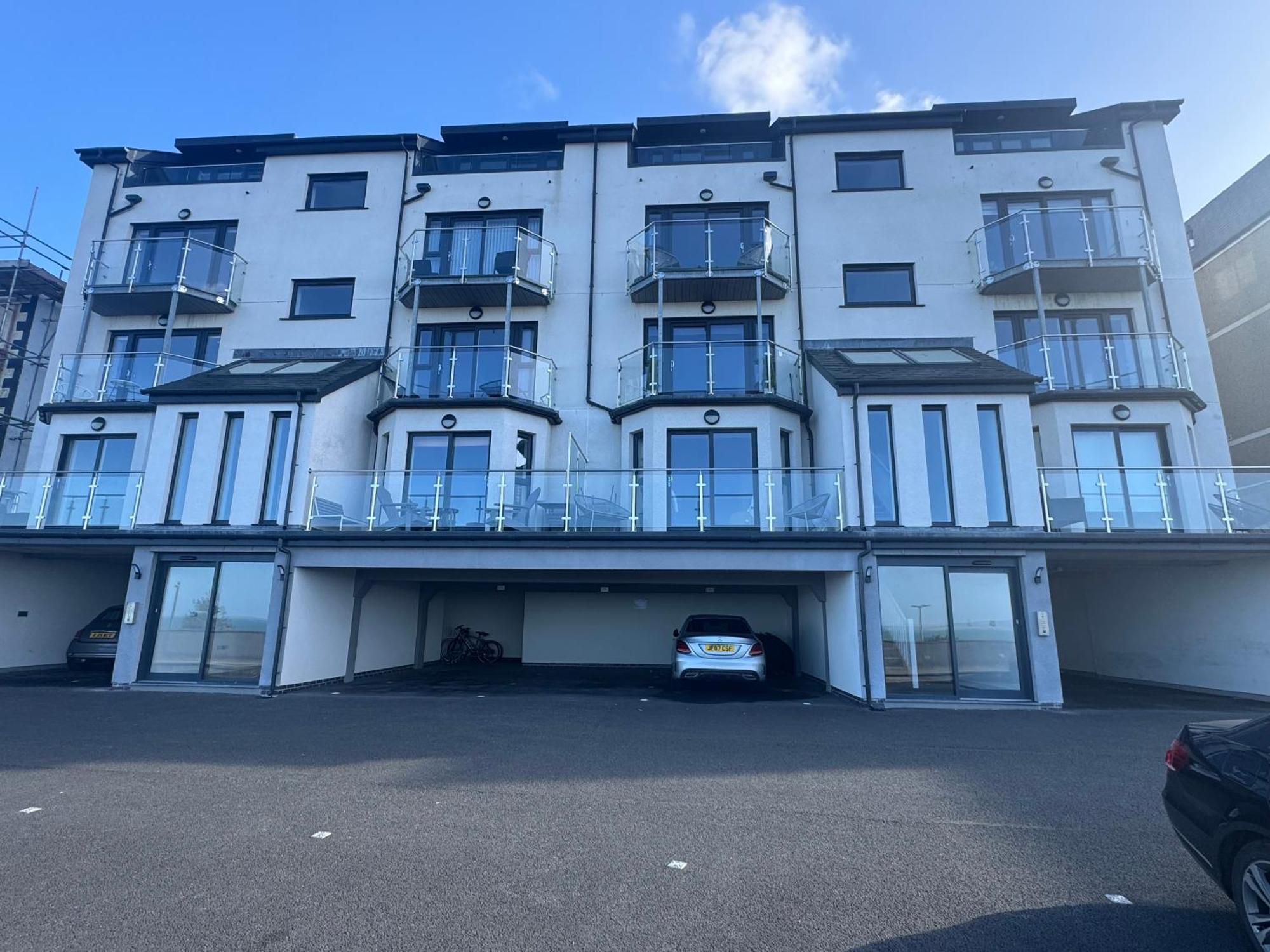 Lovely New 2 Bedroom Condo With Stunning Seaviews Penmaen-mawr Kültér fotó